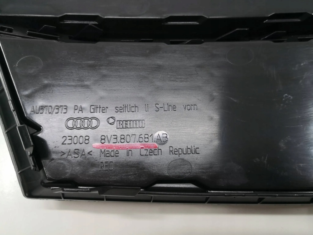 Решётка решётка радиатора бампера audi a3 8v 8v3 s-line рестайлинг  16-19 левая Киев