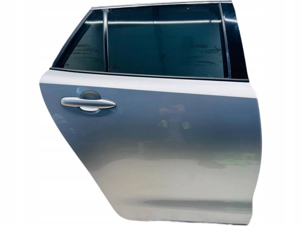 фото №1, Corolla e21 kombi дверь задние правый задняя полный 1l0 царапины