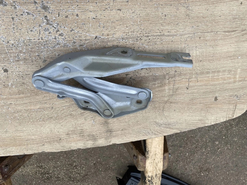 фото №1, Петля правий капот skoda scala 654823302