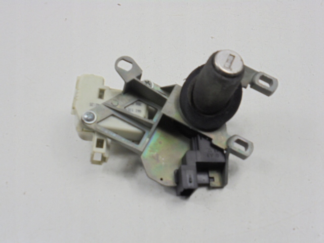 фото №1, Seat toledo ii 1m вкладка замка крышки багажника 4d 1m5827297c