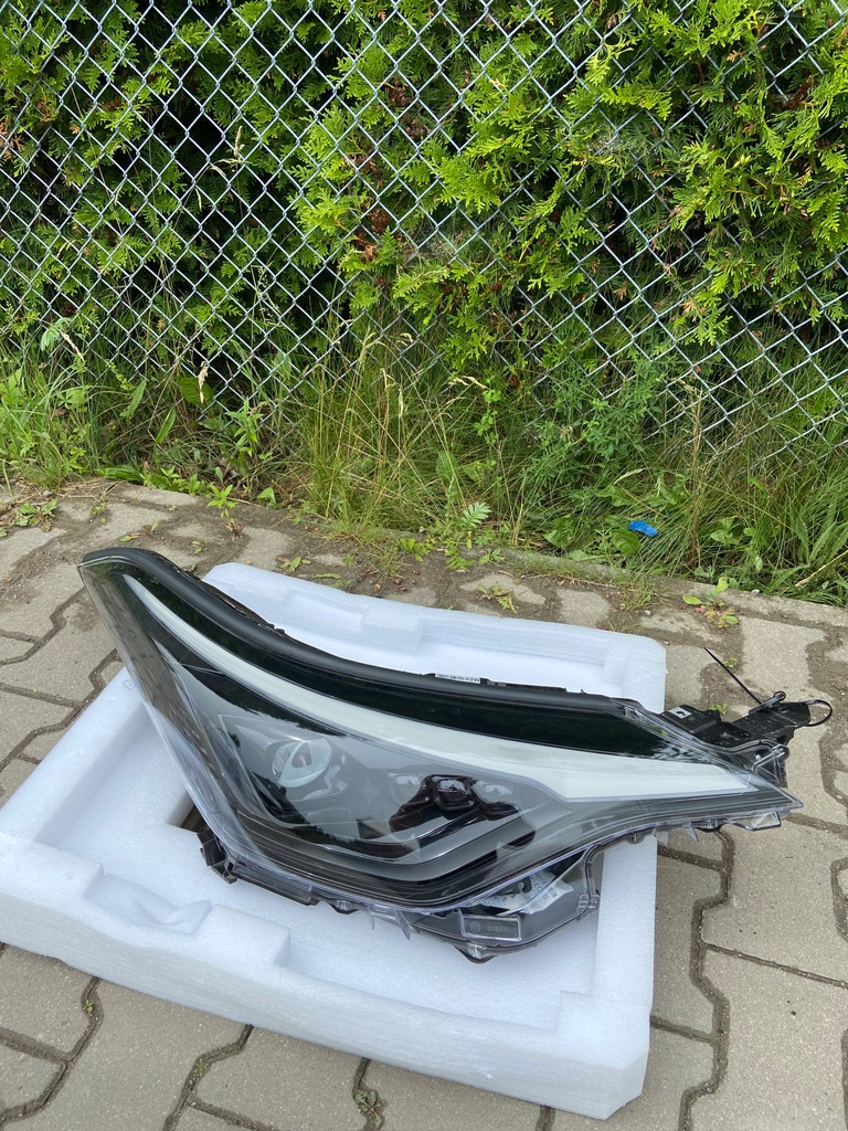 фото №1, Toyota c-hr chr lift 19- лампа передняя правая full led 81110-yp280