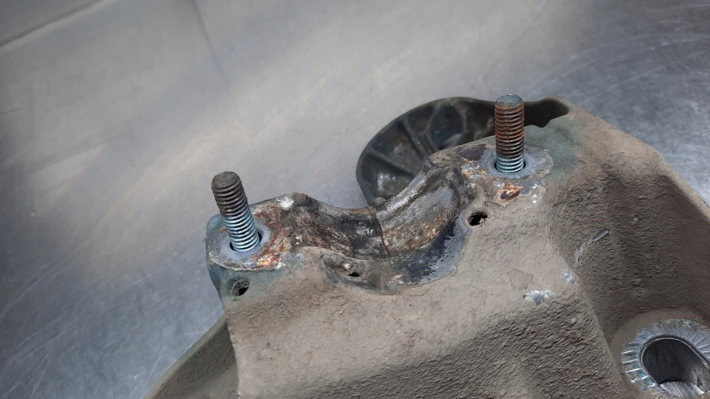 фото №6, Кронштейн двигателя 4b0199351a vw passat b5 audi a4 b5