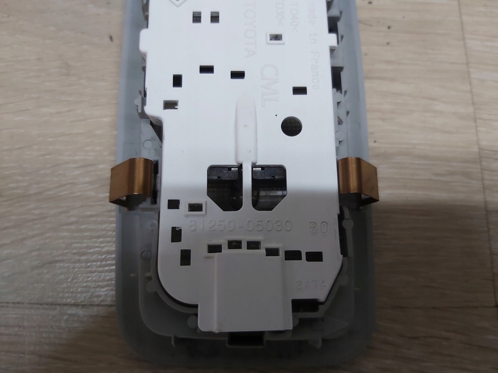 фото №6, Toyota auris ii avensis t27 лампа потолочный задняя салонная 81250-05030