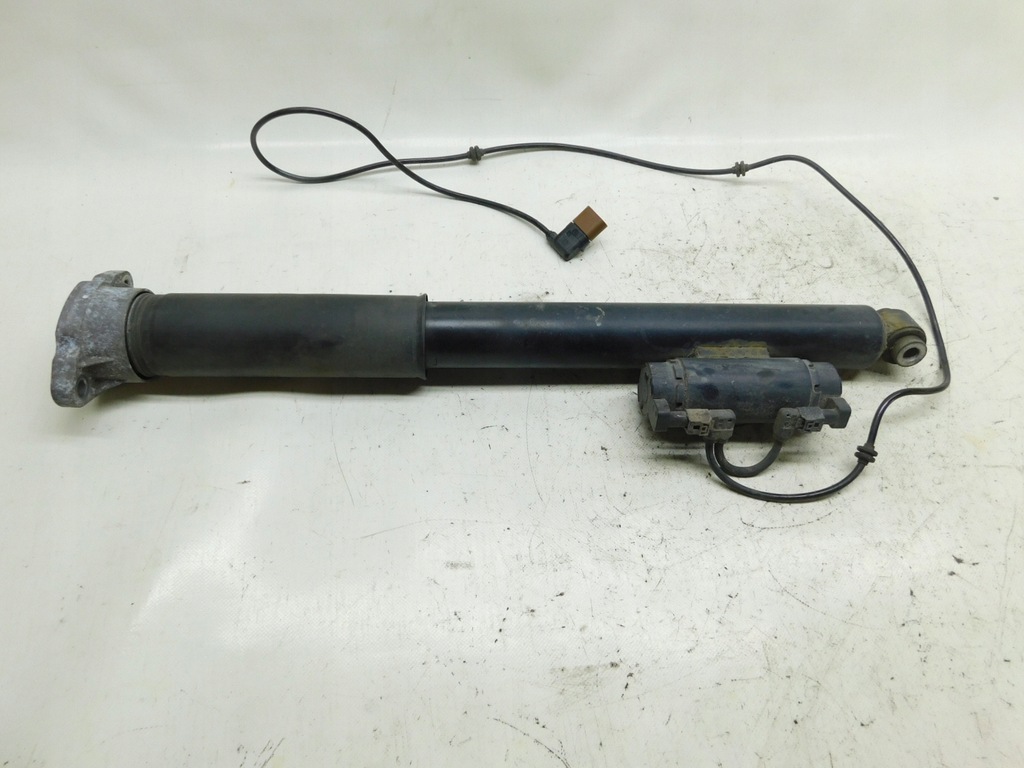 фото №1, Амортизатор airmatic правый задняя - mercedes c w205