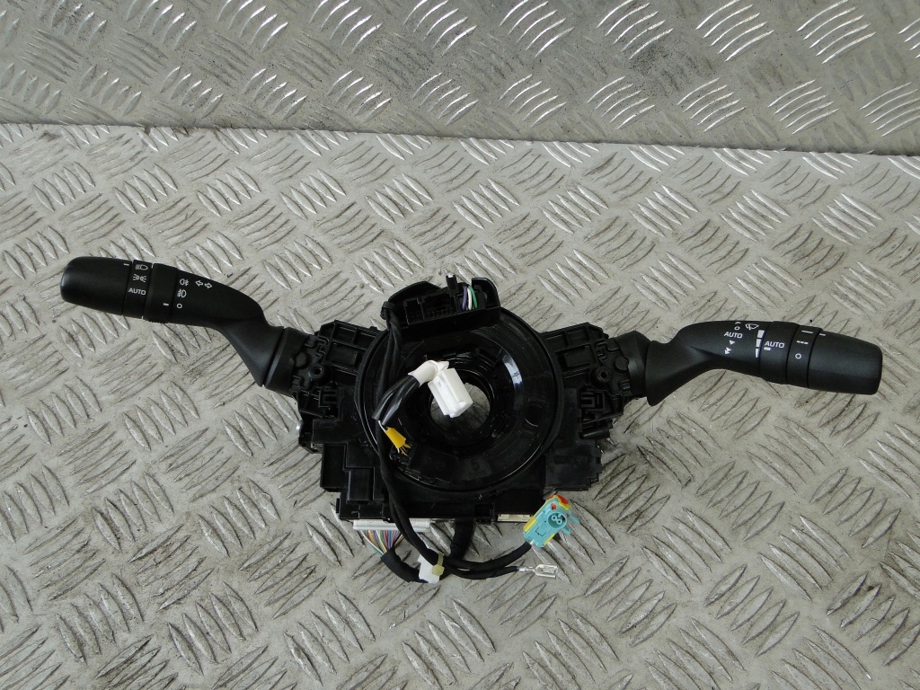 фото №1, Переключатели toyota rav4 v 2020 75l918