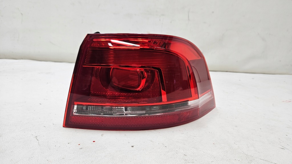 фото №1, Лампа задня задня права vw passat b7 kombi 3af945096g