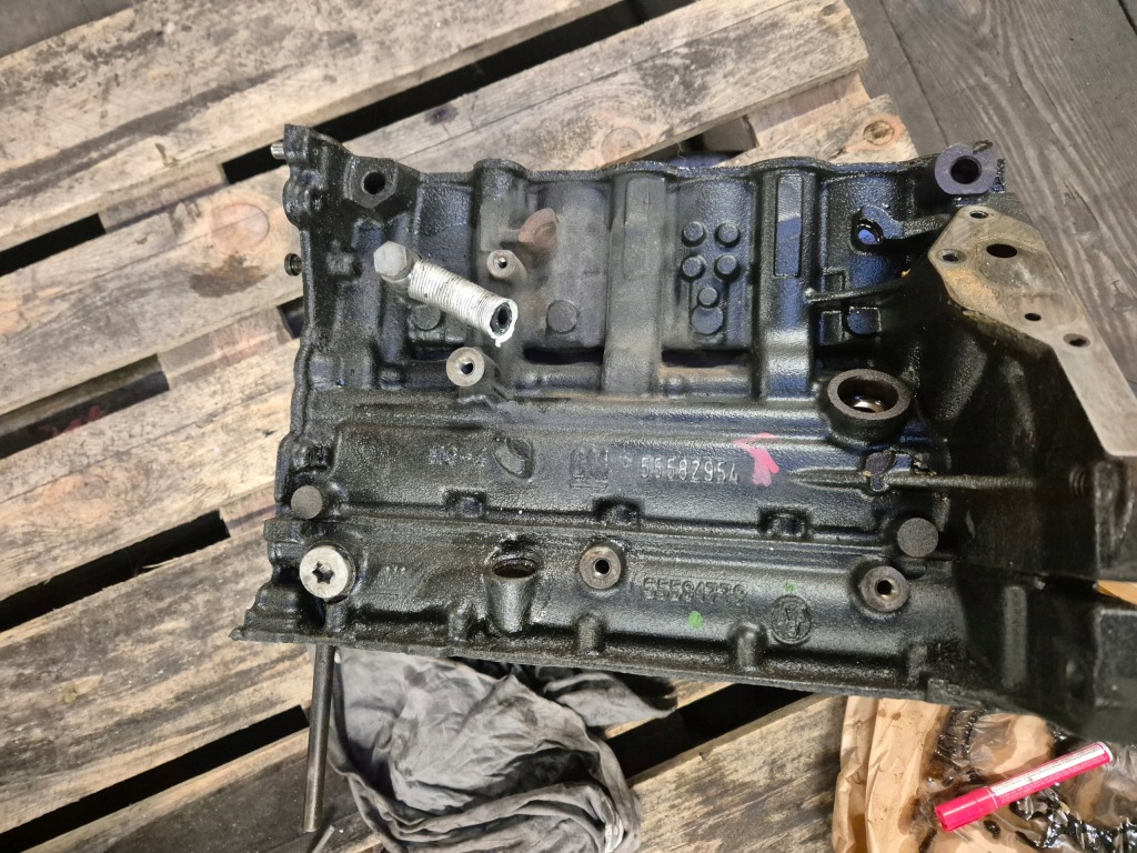 фото №1, Opel astra j iv 13r 1.4 16v блок dół двигуна 55582954 a14xer