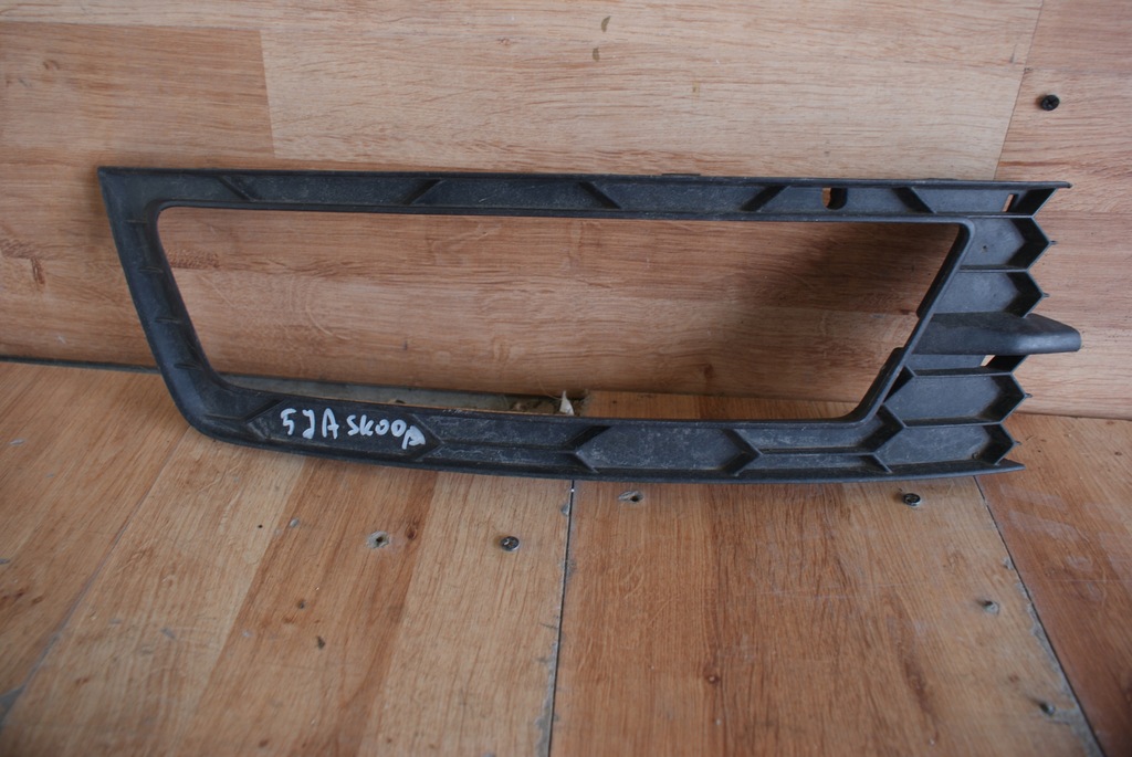 фото №2, Skoda rapid 5ja решітка середня бампер перед