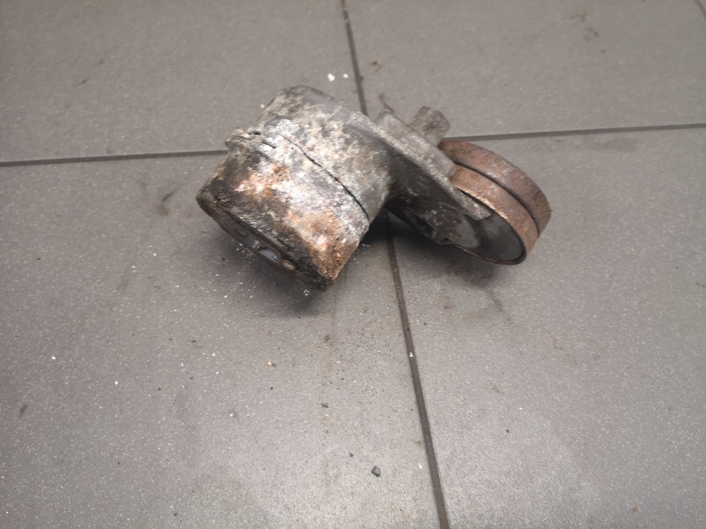 фото №1, Натягувач ремінь audi a8 d2 2.8 amx 078903133ab