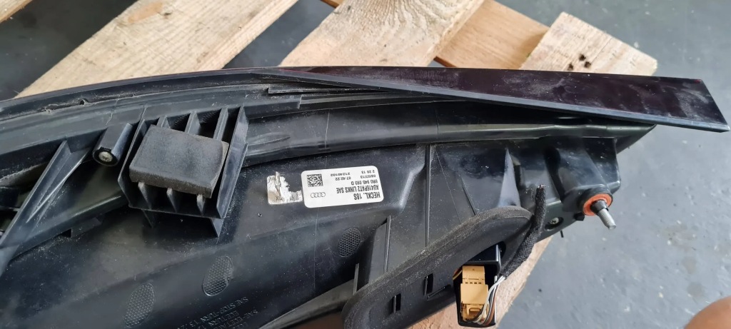 Sq5 8r q5 рестайлинг  фара левая левый задний  led америка 8r0945093d в Украине