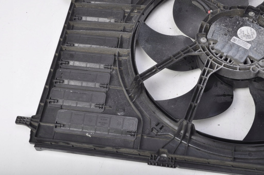 Audi a4 b9 2.0 tdi вентилятор радиатора 8w0121207 Недорого