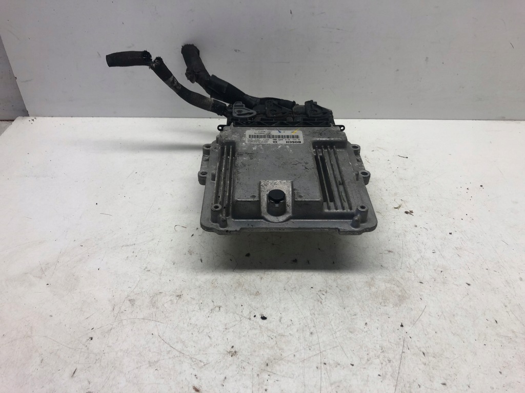 фото №1, Бортовой компьютер блок управления двигателя renault master iii 2,3 dci 0281016808 разъёмы