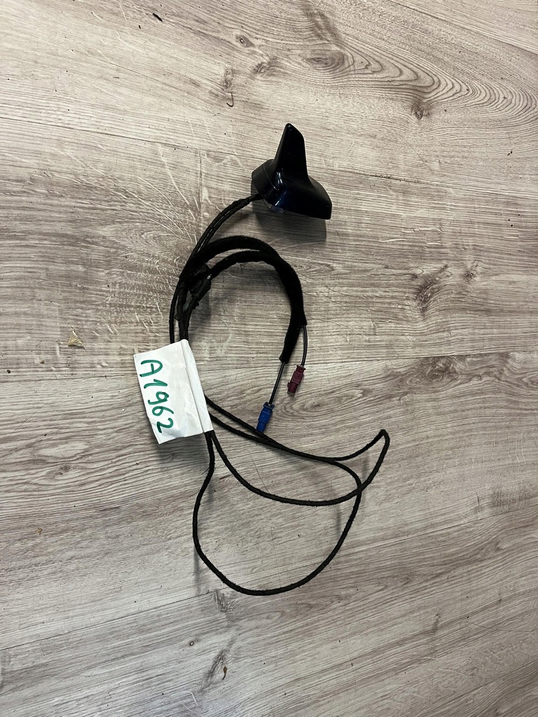 фото №1, Audi a5 8t антенна gps 8t0035503h