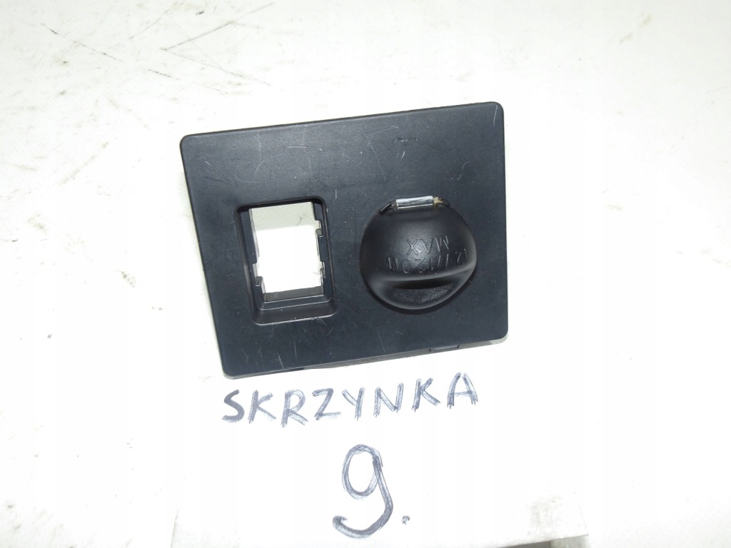 Купить Разъём прикуривателя накладка 58915-05020 toyota avensis t27