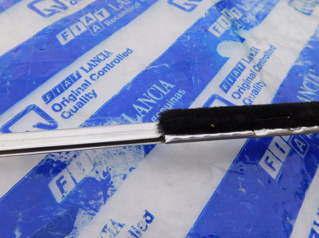 фото №5, Nowa срібляста рамка двері скло скребок fiat 126p 126 st права оригінал