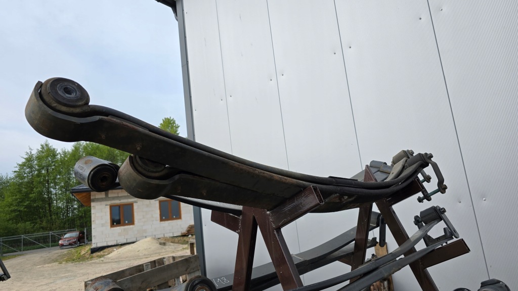 фото №1, Atego щітка ресора ресора передній перед 2p 2 щітки 19,5' колеса 9743204402