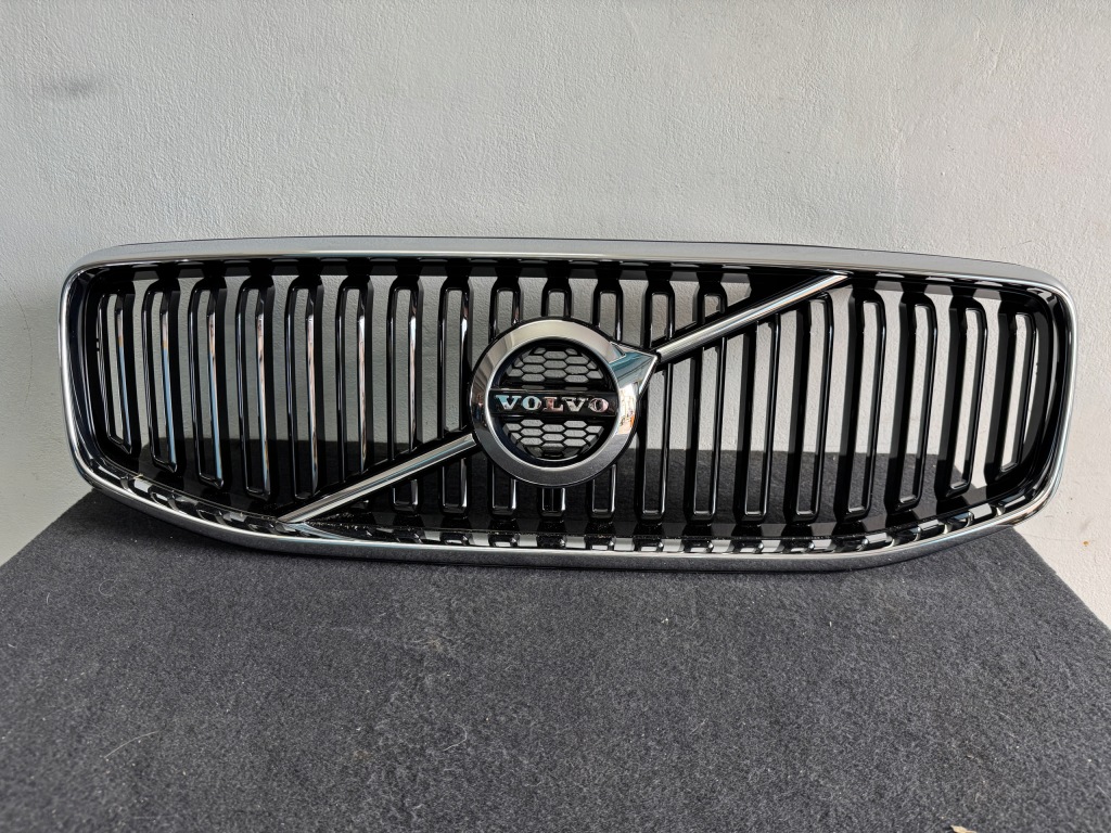 Купити Решітка  решітка радіатора новий оригінал . volvo xc60 2 momentum 31479494 31425537