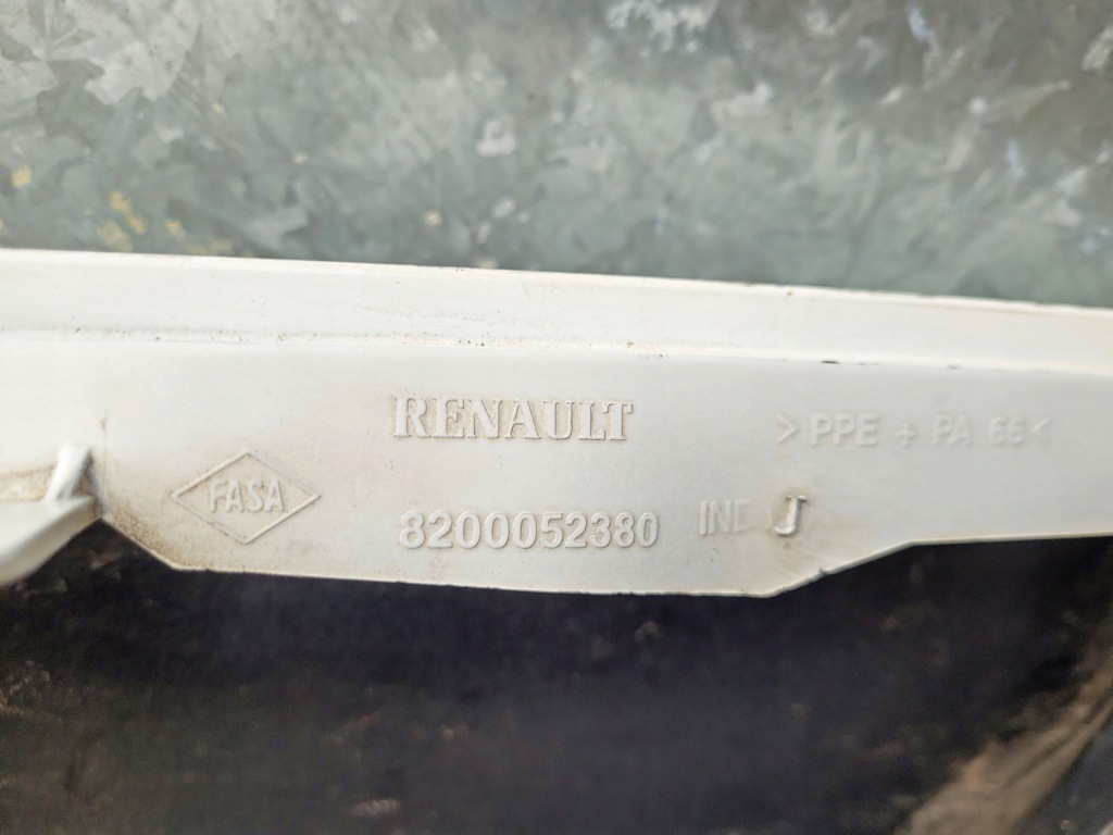 Крило передній ліве / правий перед renault clio 2 рестайлінг  2000-12 Зі Шроту