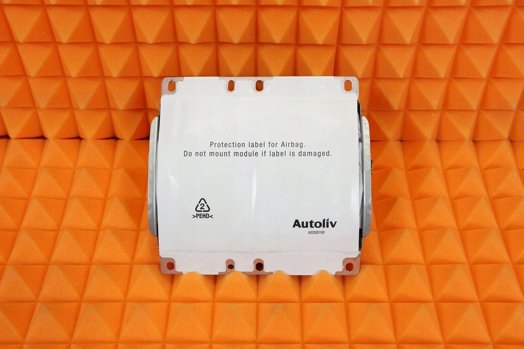 фото №1, Volvo v50 lift подушка консоли пассажира 8623351