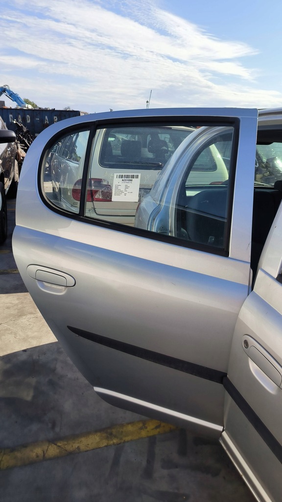 фото №1, Двері праве задня 199 toyota yaris i