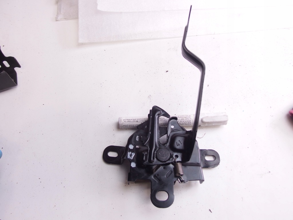 Купить Toyota yaris cross замок капот