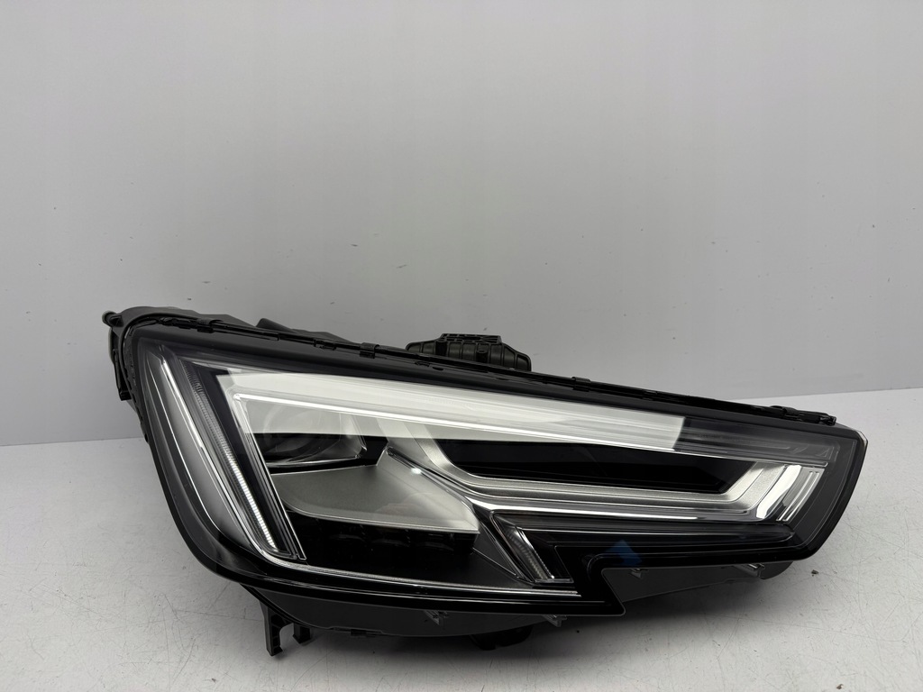 фото №1, Audi a4 b9 лампа права full led 8w0941034
