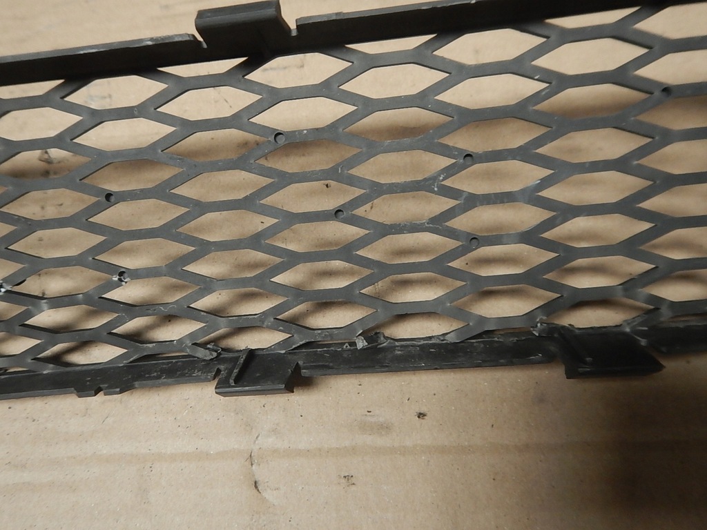 фото №9, Решётка средняя бампер перед audi tt 8n0807683a