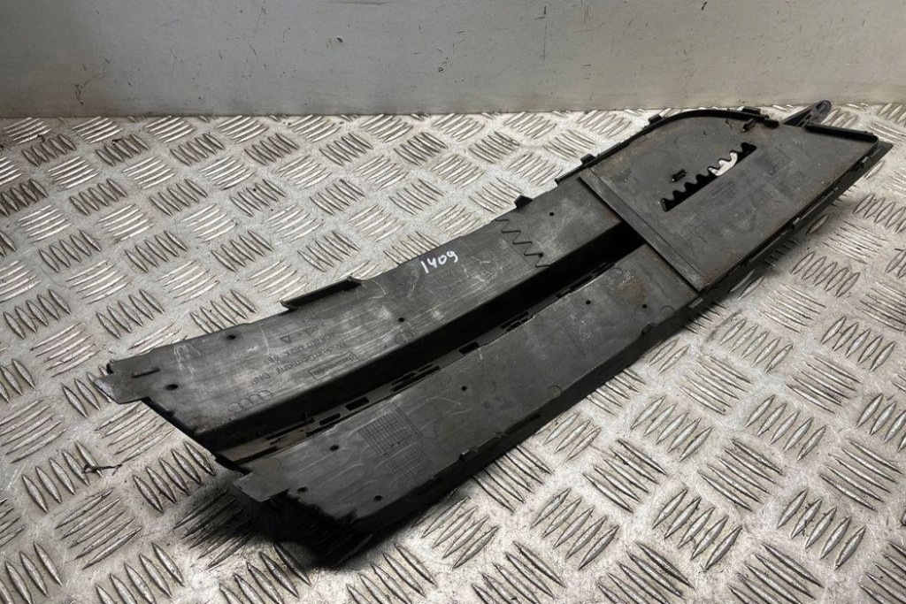 Решётка бампера средняя audi a7 sportback 4ga, 4gf 4g8807682k 2.97l Недорого