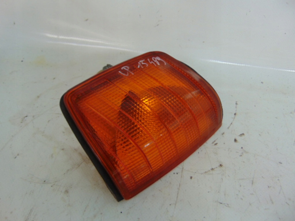 Купити Mercedes 190 w201 поворотник. prz.lew.