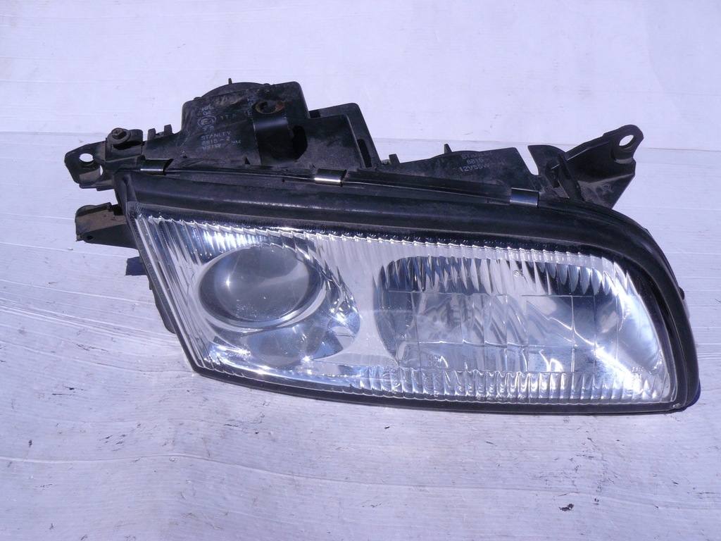 фото №1, Mazda xedos 9 93-00 лампа права передня