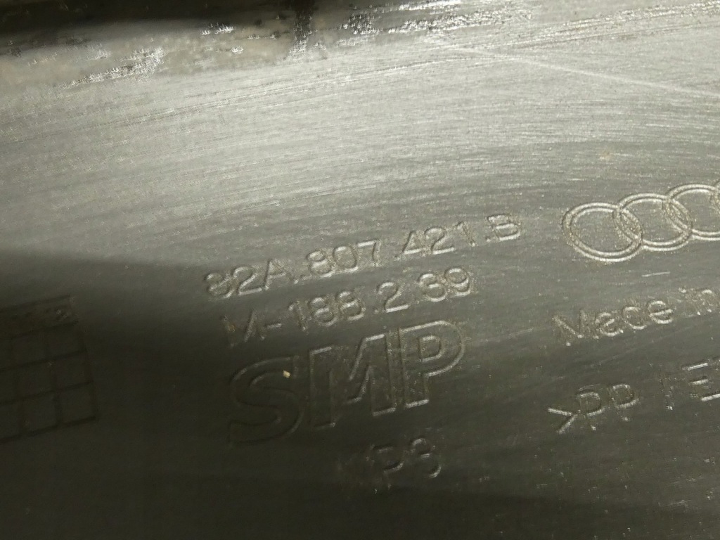 Бампер задній задній audi a1 82a 5d sportback 4x pdc 18r- lx7l Оригінал