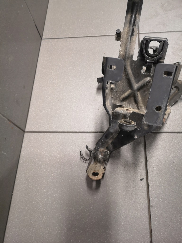 фото №4, Кронштейн кронштейн насоса audi a4 b6 2.4 8e0614119g