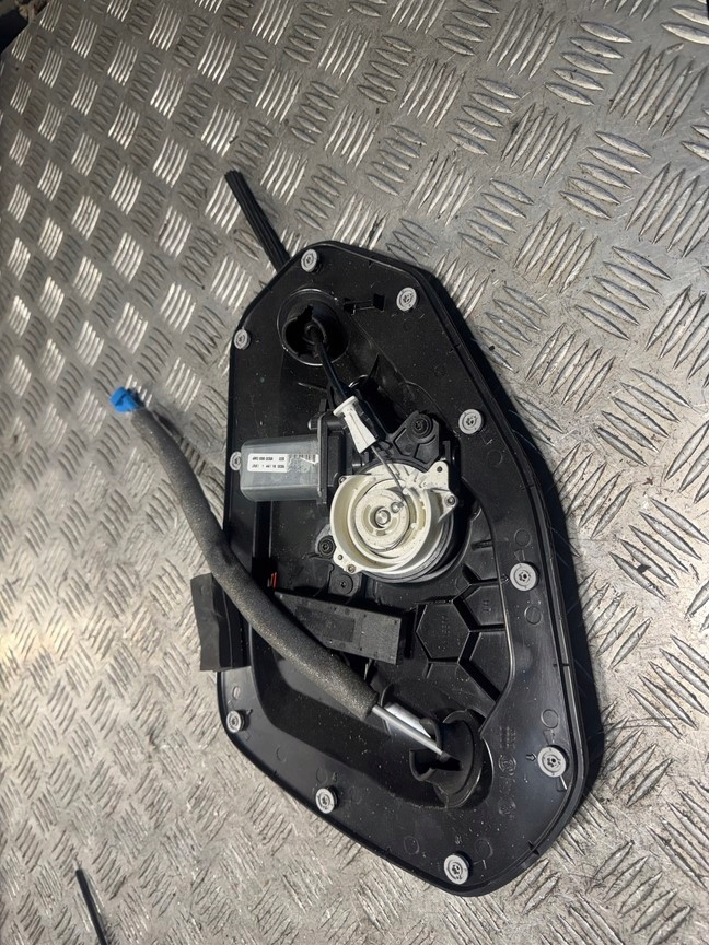 фото №1, Bentley bentayga доводчик дверь 4m0839003a левый задняя q7 4m