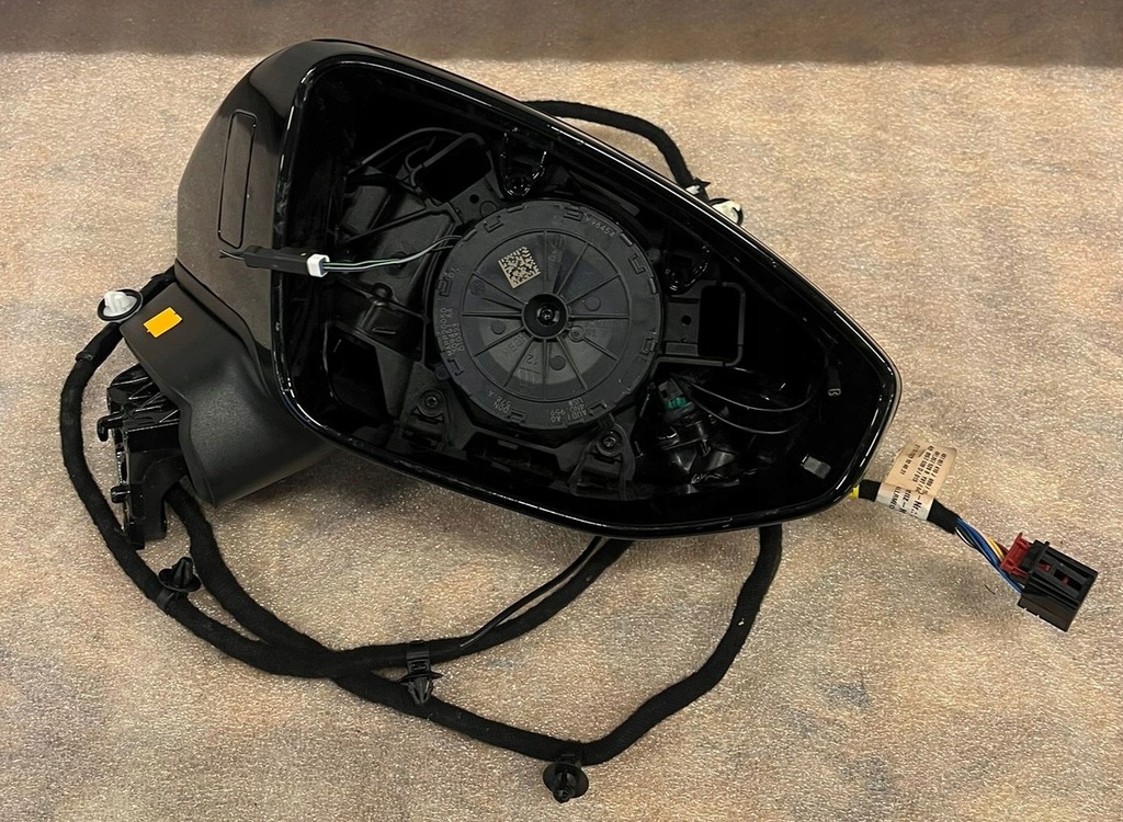 фото №1, Зеркало правое audi 4k1857410j 9b9