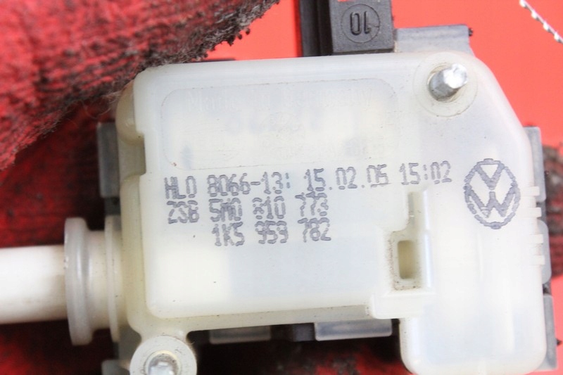 фото №8, Моторчик крышка топлива 5m0810773 vw golf 5 v plus 05-14