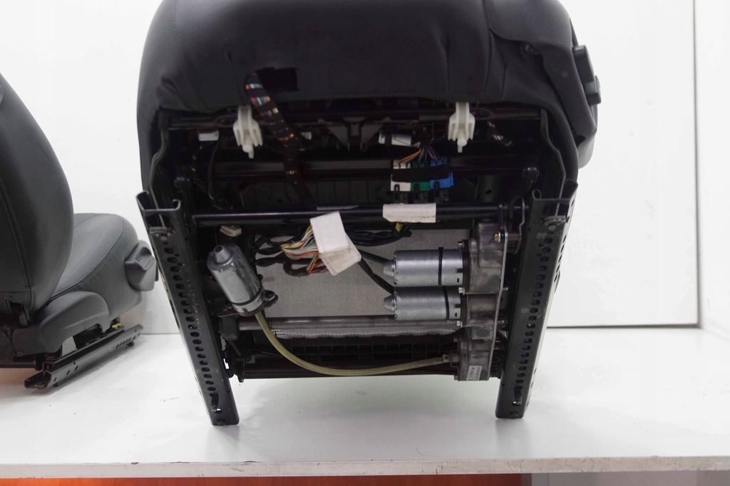 фото №14, Сидіння заднє сидіння org шкіра maserati 4200gt europa