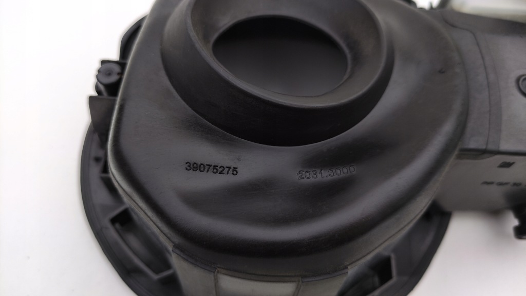 Opel adam кришка роз'єм заливна горловина пального 39075275 tc538 Зі Шроту