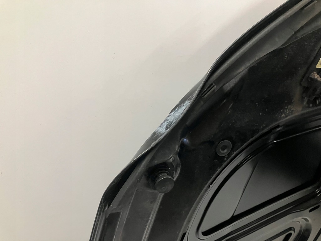 Капот крышка двигателя повреждённая ly9b audi a4 b9 8w в Украине