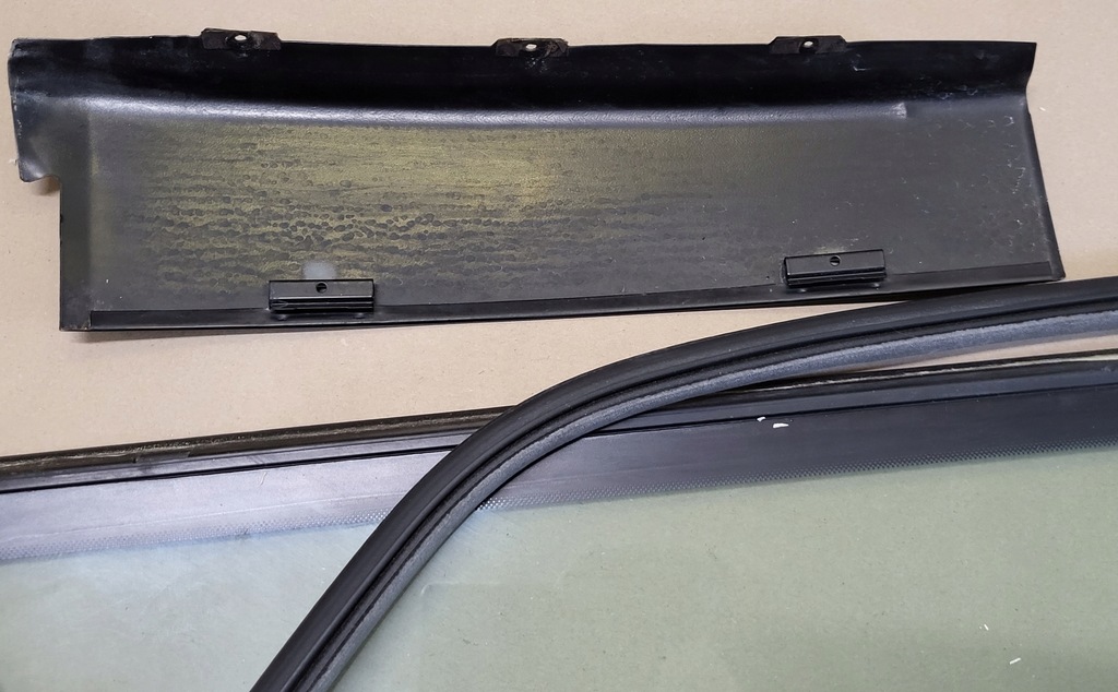 фото №14, Правая задняя стекло кузовная откидная прокладка audi a3 8l 3d оригинальный номер