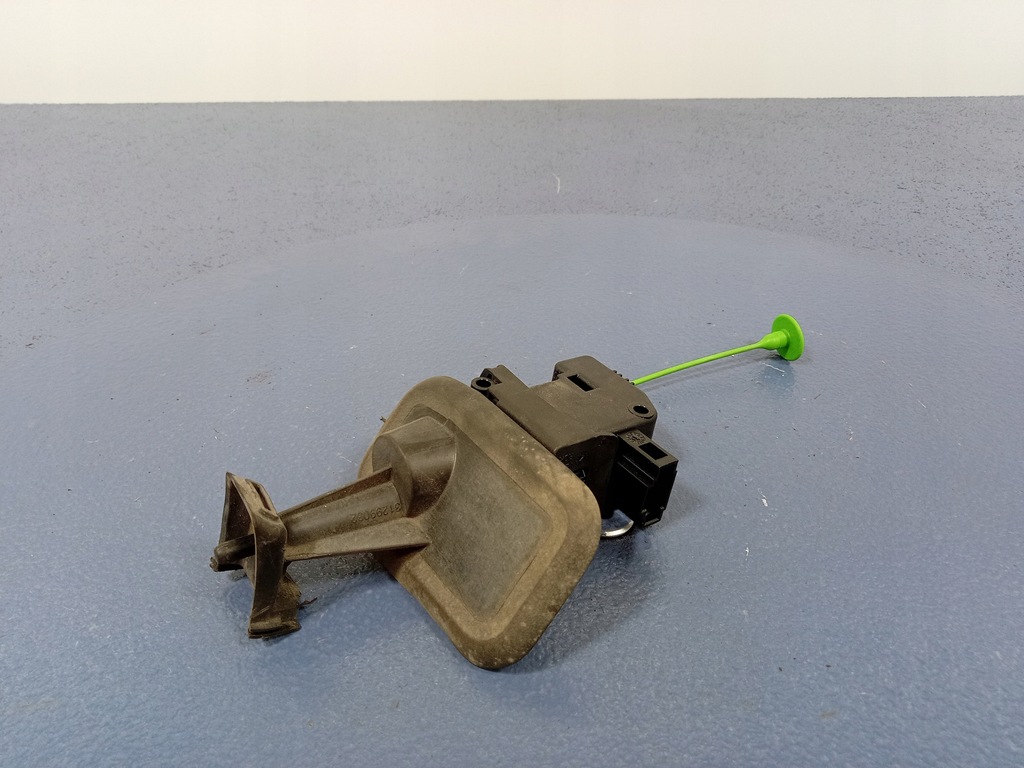 фото №1, Volvo v40 ii 12- привід кришка пального 31299032