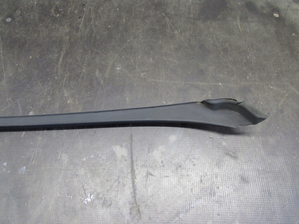 Накладка  стекло лобовое правый  передок  hyundai i30 07-10r 86132-2l000 с Разборки