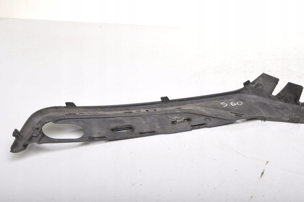 Volvo s60 v60 рестайлинг  решётка решётка  бампера правая 31353655 в Украине