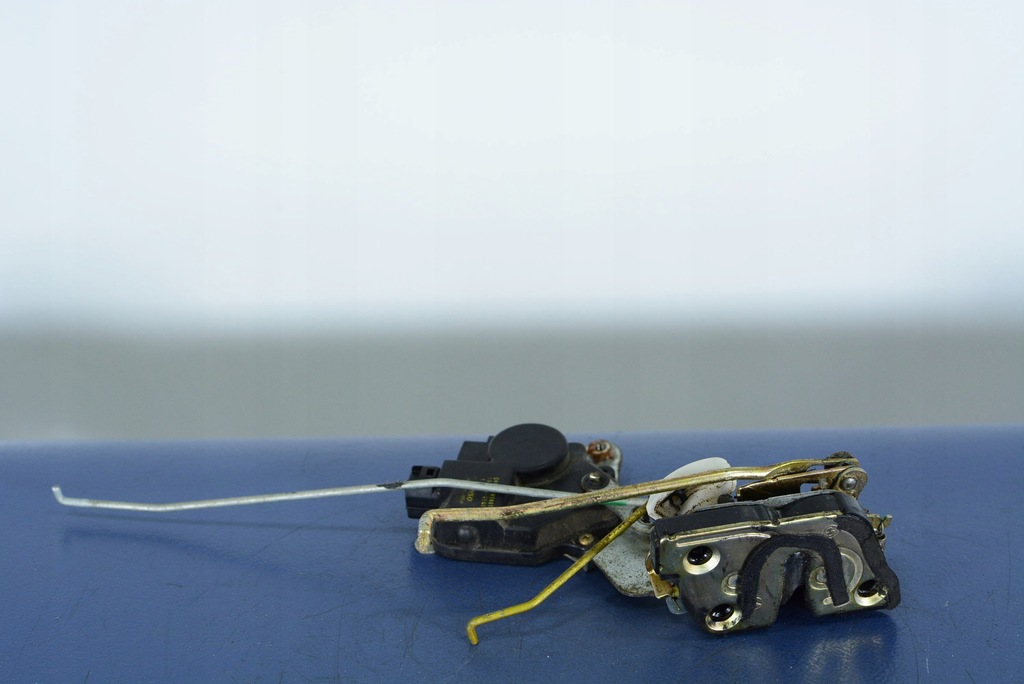 фото №1, Daihatsu yrv замок двері лівий перед