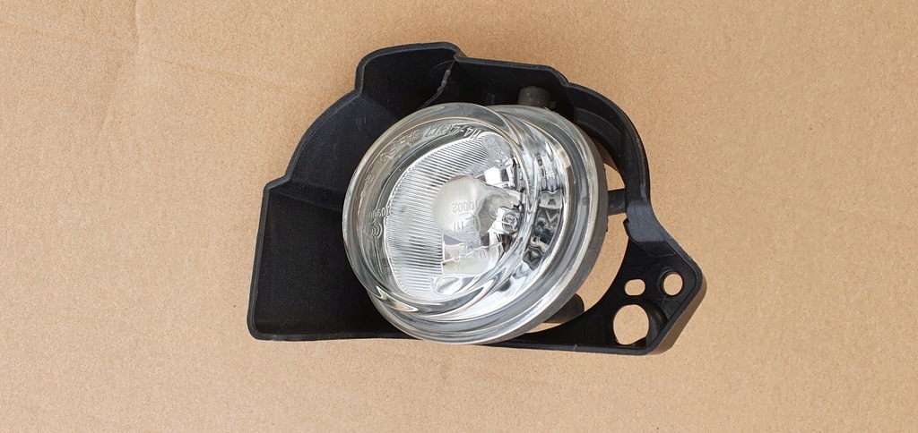 фото №1, Mazda 3 противотуманная фара правый кронштейн оригинал