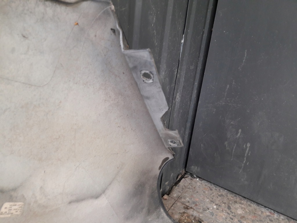 1686870107 крыло левый перед mercedes w168 szary Доставка