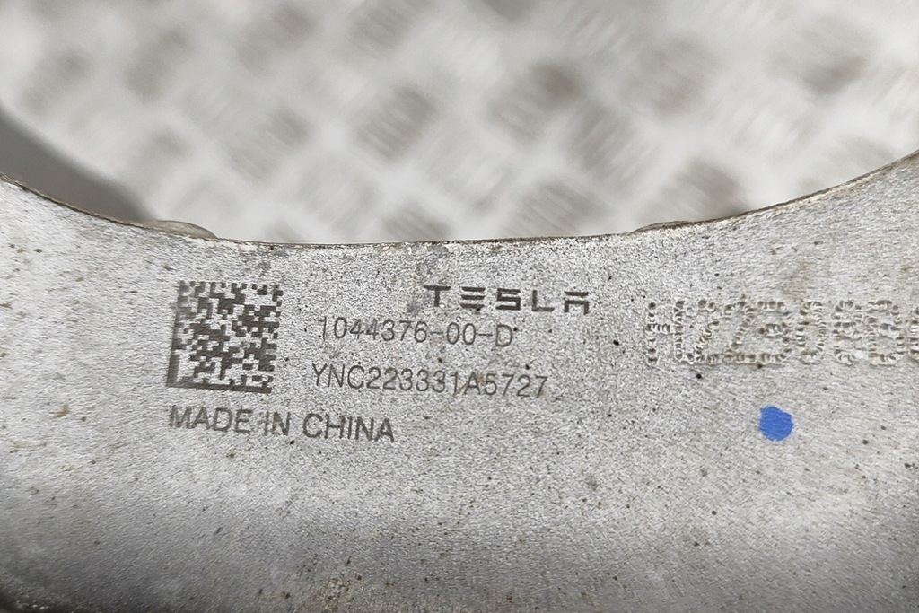 фото №7, Tesla model y передній правий верхній кронштейн важеля 1044376-00-d 23305100