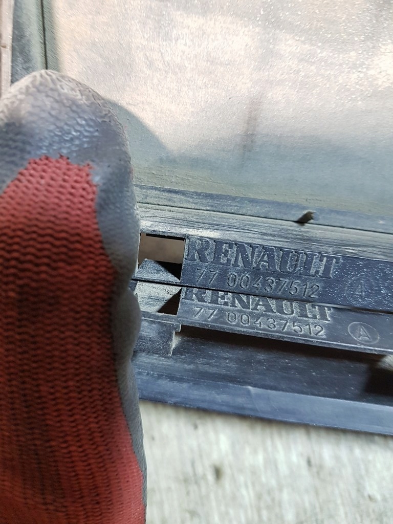 Решётка вентиляционная задняя багажника renault clio ii в Украине