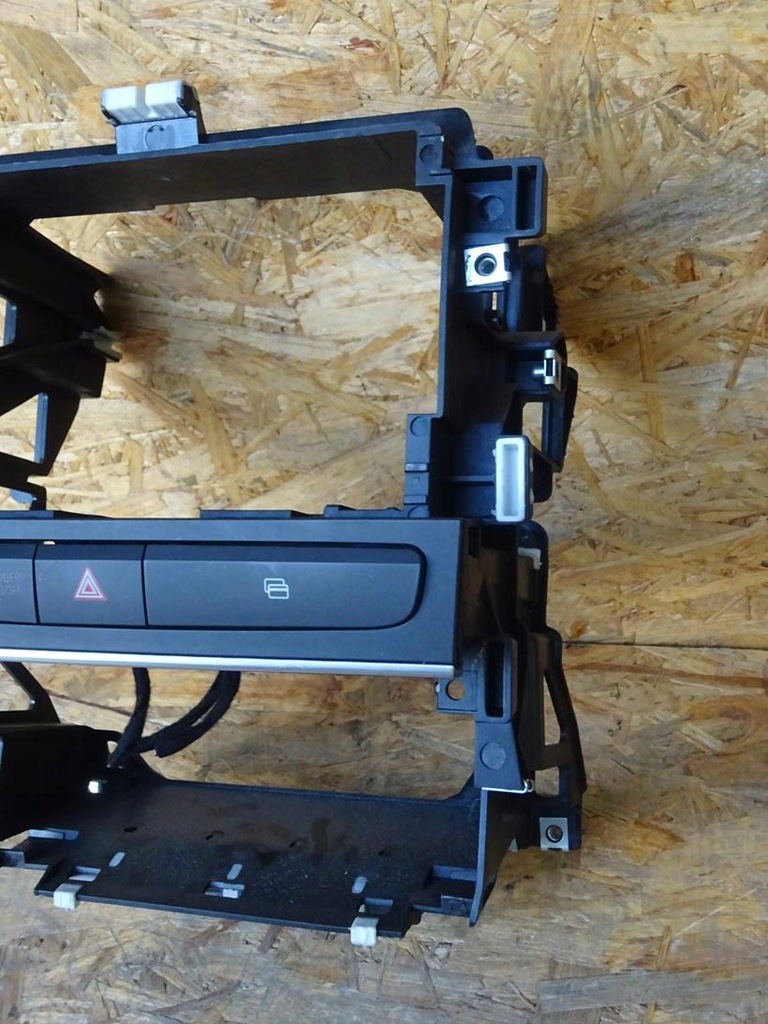 фото №12, Audi a3 8p рамка корзина радио навигации переключатели панель 2 din 8p0858005d