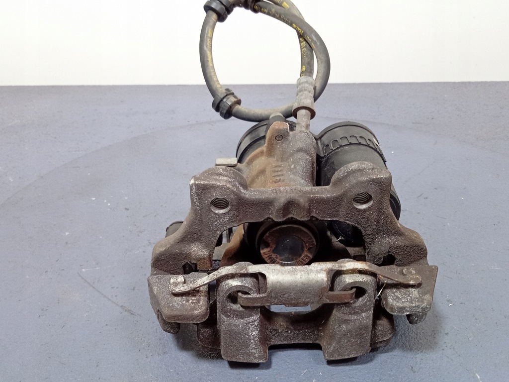 фото №5, Bmw 1 f40 суппорт тормозной задняя правый 6892606