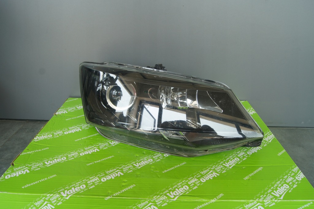 фото №1, Лампа skoda fabia iii лінза led права europa